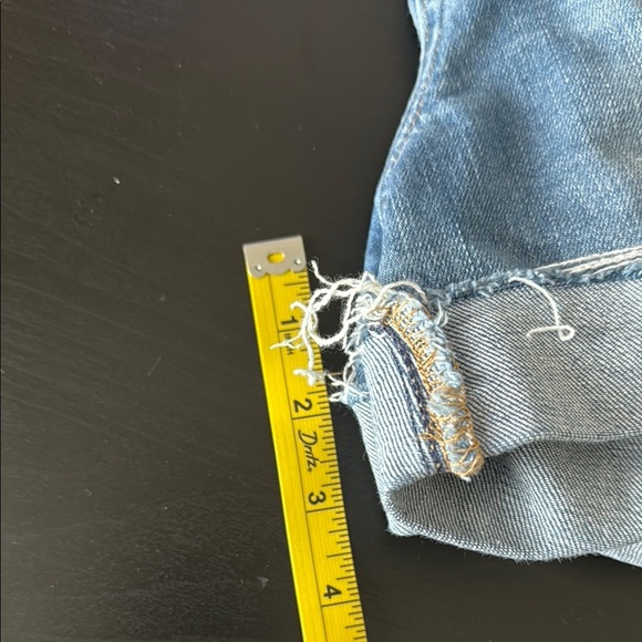 GAP Women's MidRise Rolled Cut-Off Jean Shorts - Sz 16 - Picture 2 of 6